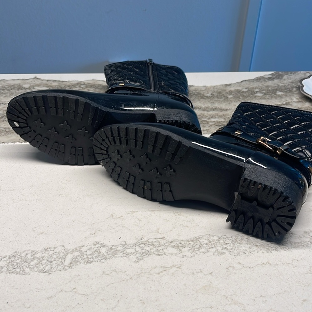 Boots - Picture 2 of 3